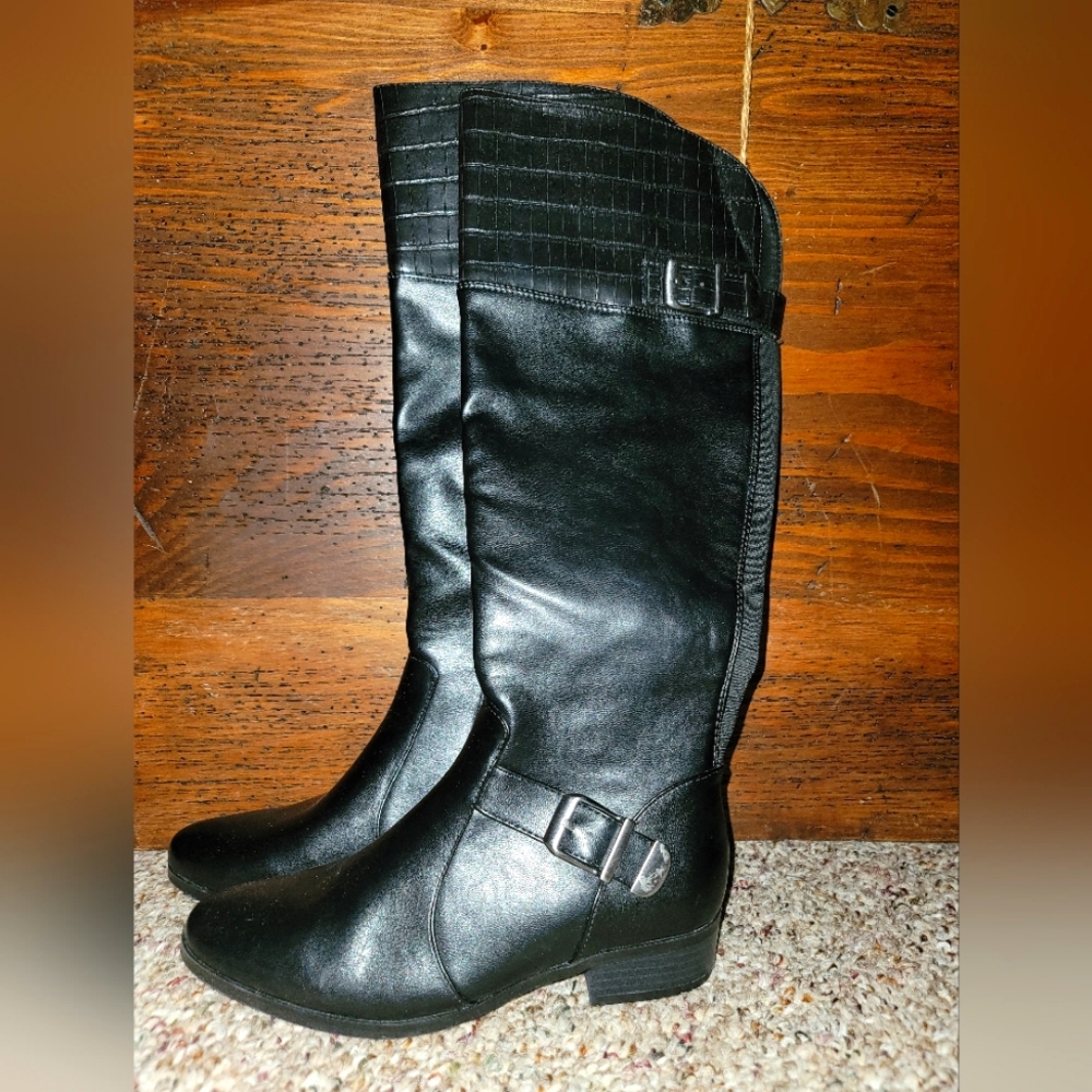 BNWOT WOMENS 6 1/2 M WOMENS BOOTS